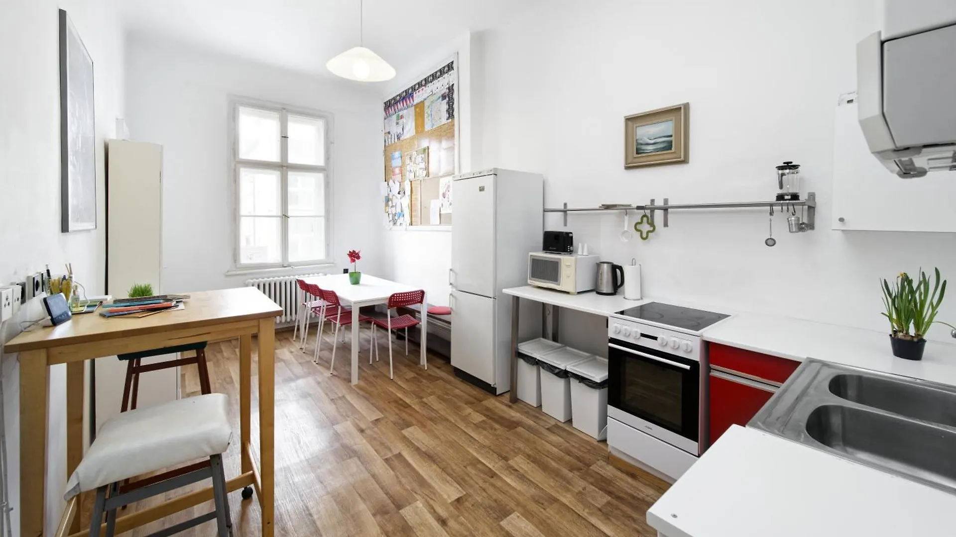 Mike'S Huge Apartment Πράγα